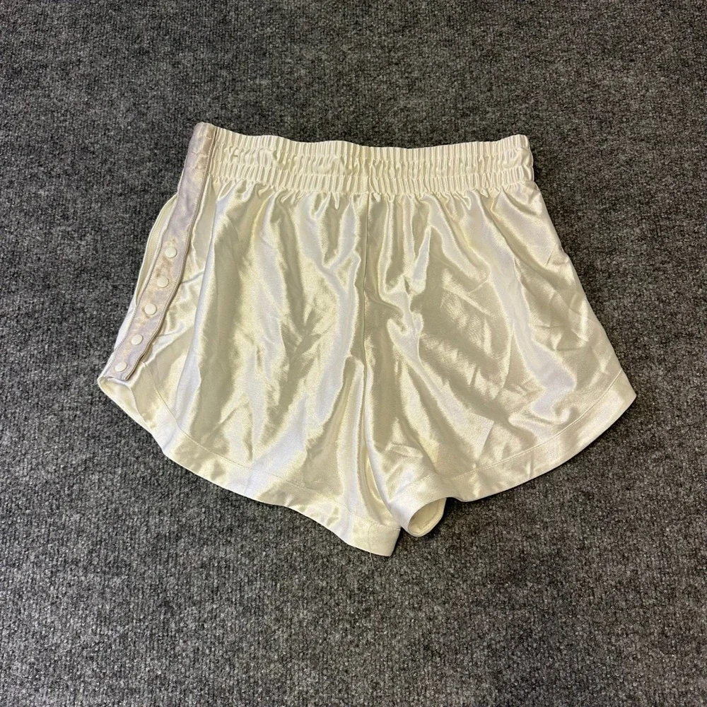 Nike Shorts Womens Size S Cream Satin Side Snap Athletic Sporty Casual Shorts